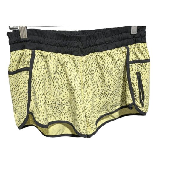 LULULEMON ATHLETICA Tracker Short III '4-Way Stretch Size 4 - Picture 4 of 5